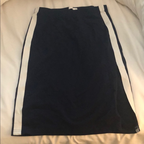 Aritzia Skirt - Picture 2 of 3